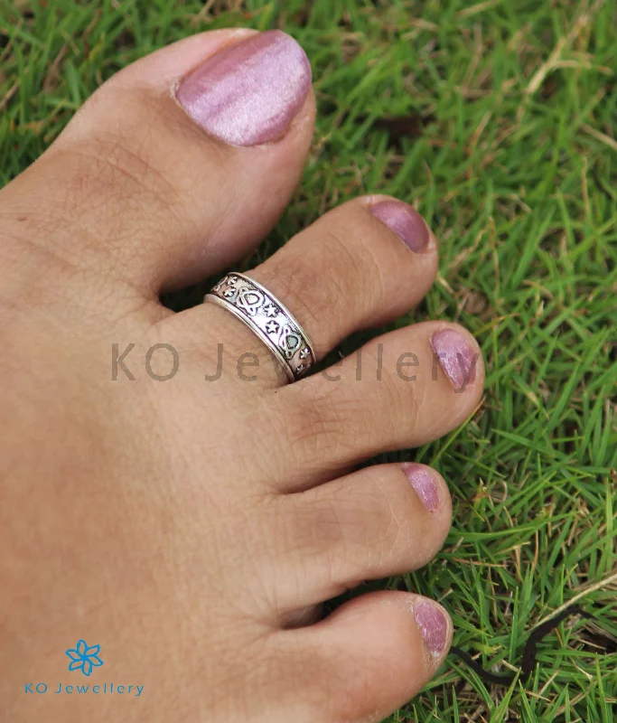 ladies ring engraved love message-The Pranith Silver Toe-Rings