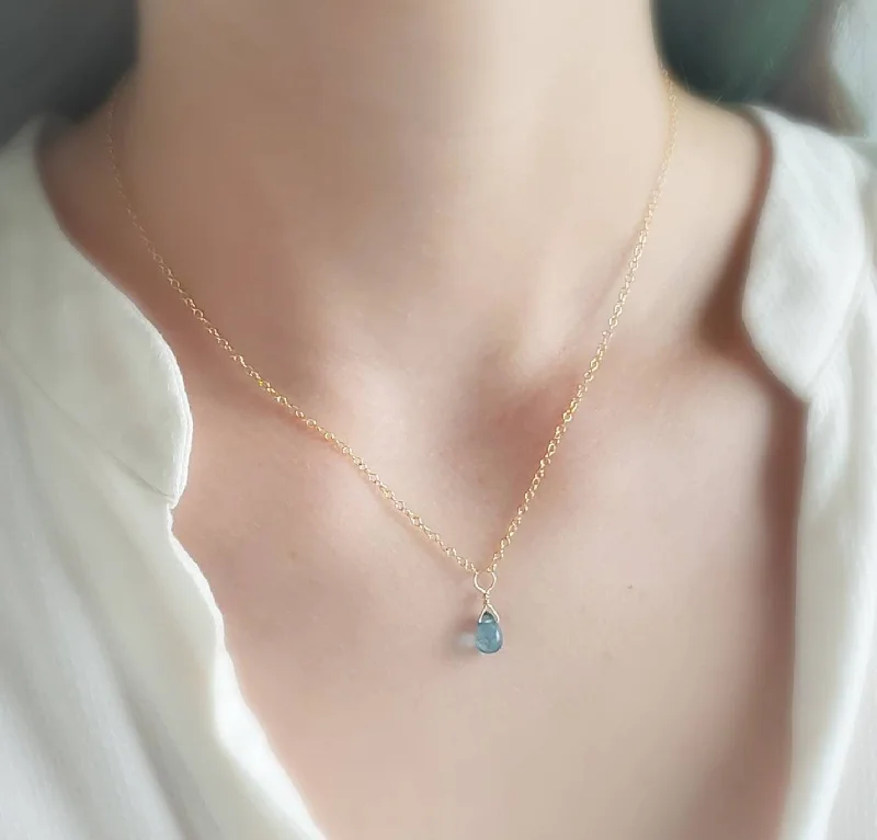 ladies-star-gold-necklace-Dainty Apatite Necklace