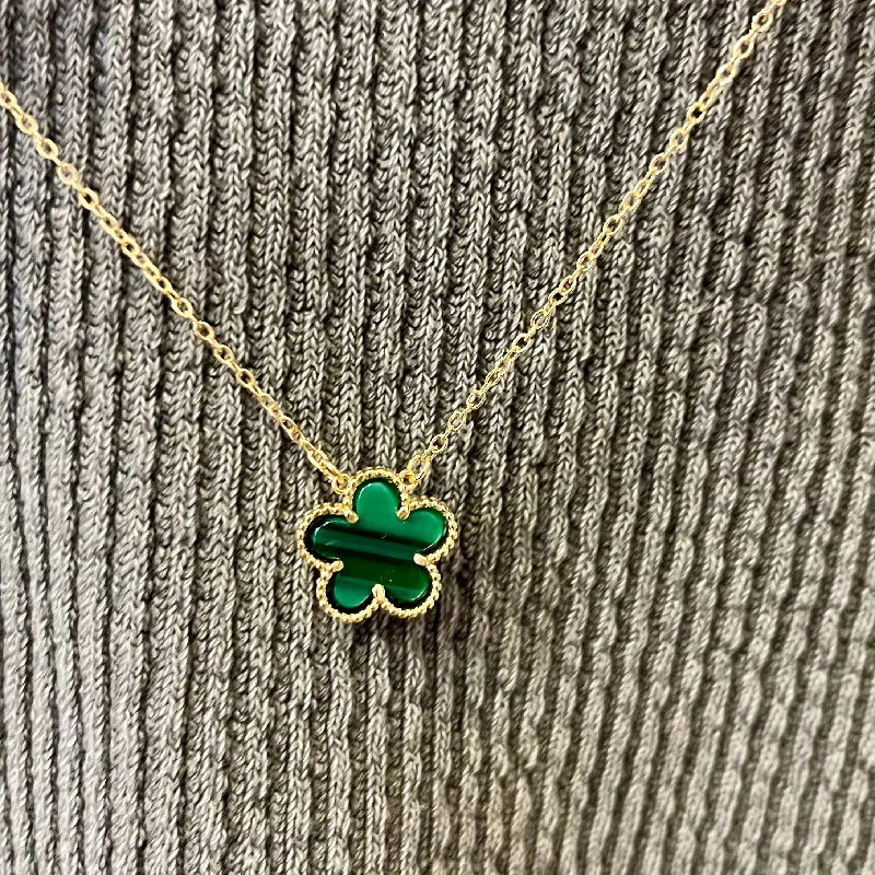 ladies-gold-flower-necklace-Lucky One Simple Clover Pendant Necklace