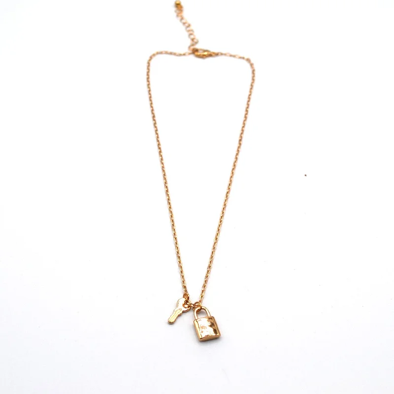 ladies-trendy-gold-necklace-Safe Necklace