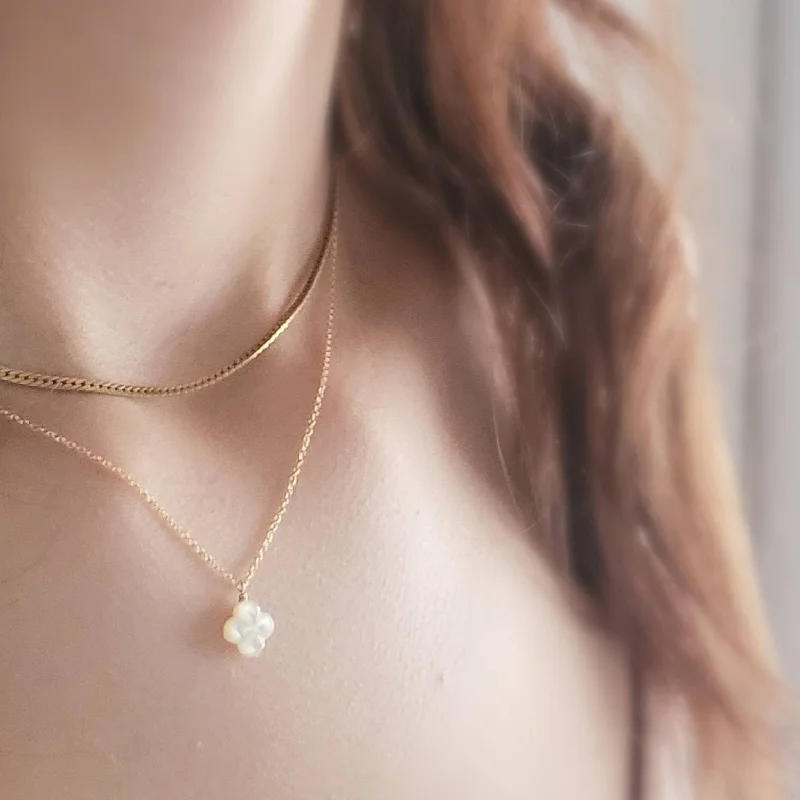 ladies-pendant-pearl-necklace-Dainty Mother of Pearl Necklace