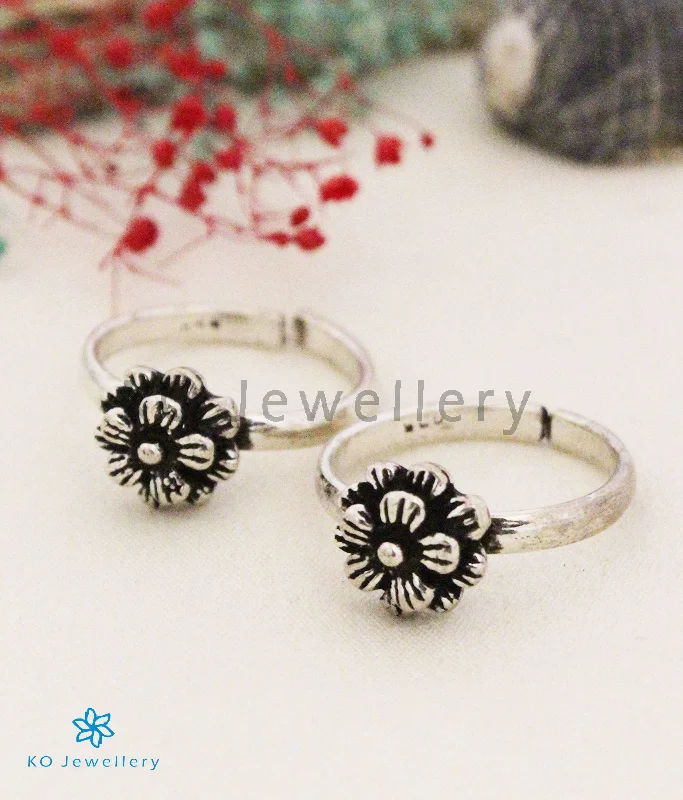 ladies ring rustic minimalist band-The Paritosh Silver Floral Toe-Rings