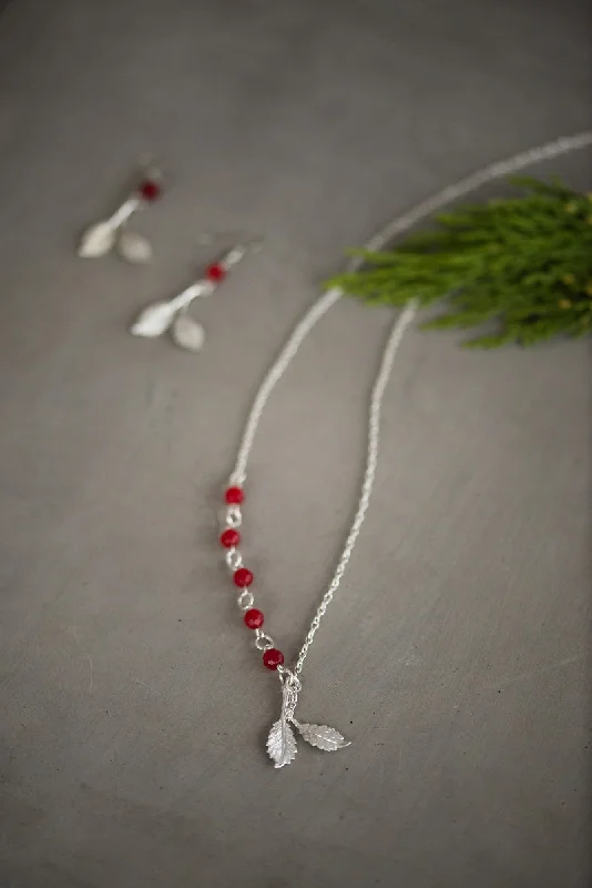 ladies-bohemian-flower-necklace-Red Leaf Necklace