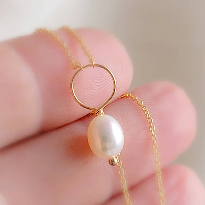 ladies-elegant-pearl-necklace-Pearl Drop Necklace