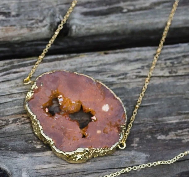 ladies-short-gold-necklace-Gold & Geode Necklace