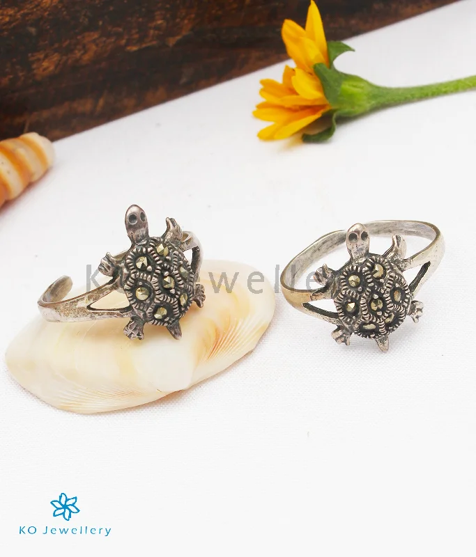 ladies ring nature blue quartz-The Turtle Silver Toe rings